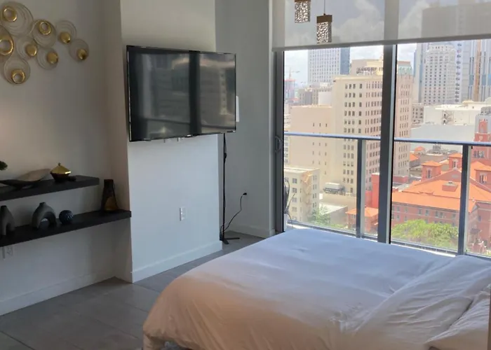 Brand New Modern 1 Bedroom Unit Downtown